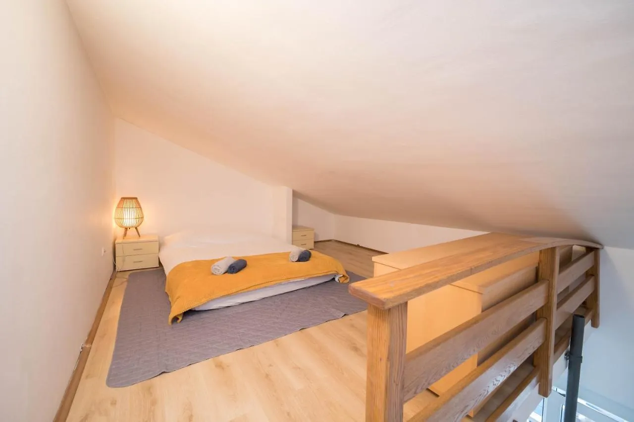 Cozy Apartment Close To The Beach And City Centre Umago
