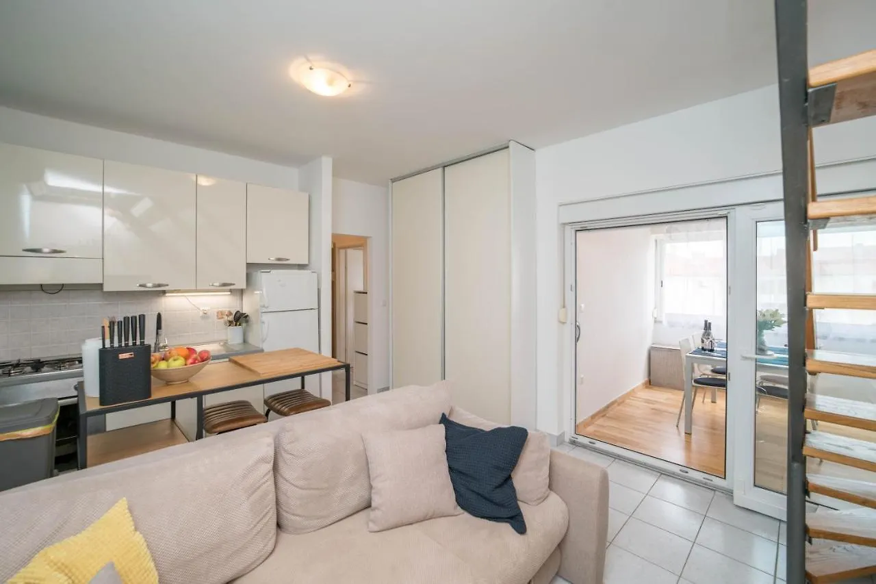 Cozy Apartment Close To The Beach And City Centre Umag